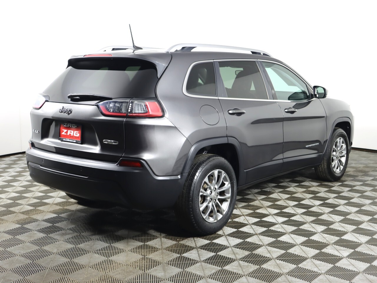 Vehicle image 4 of 49