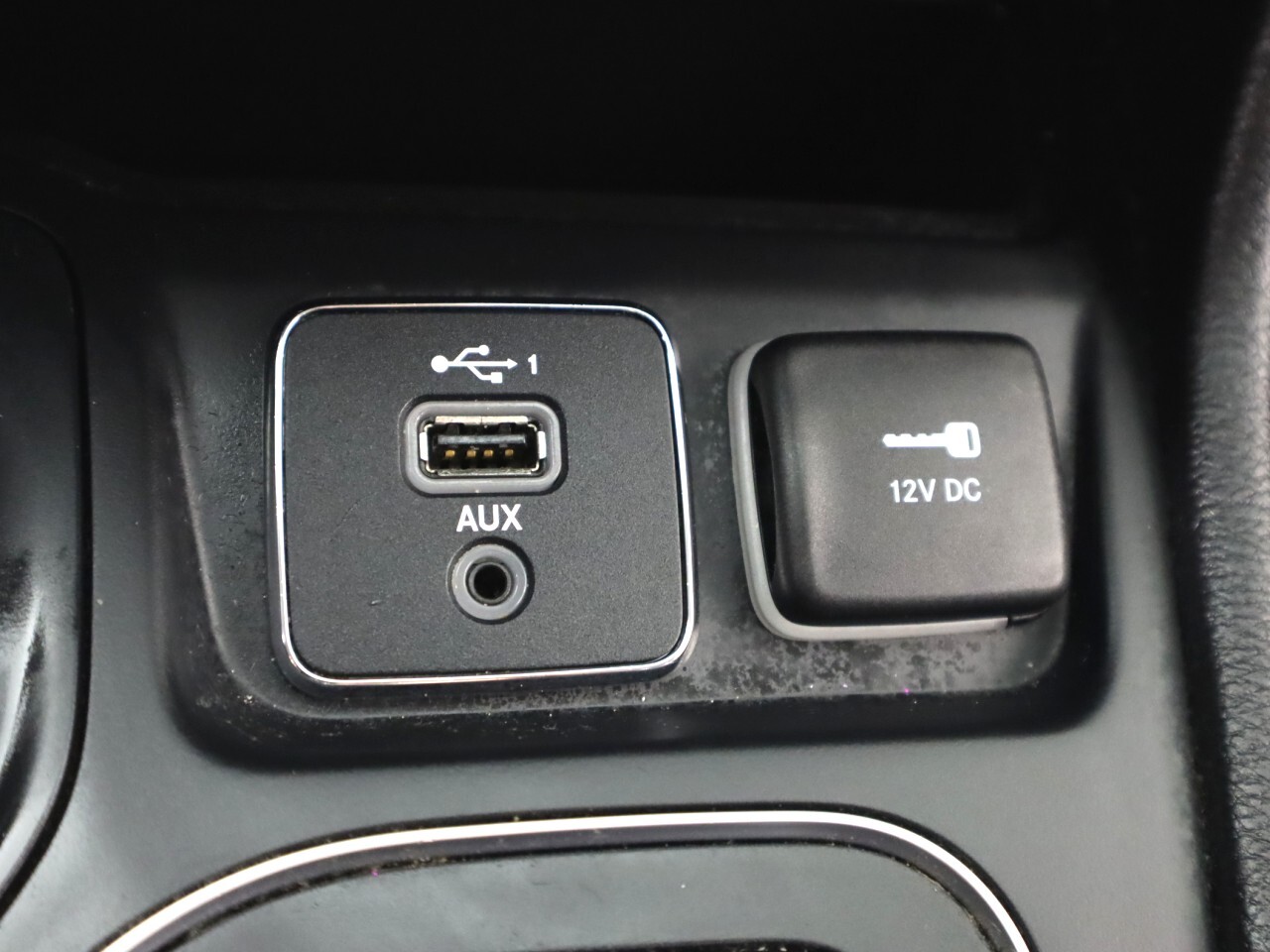 Vehicle image 25 of 49