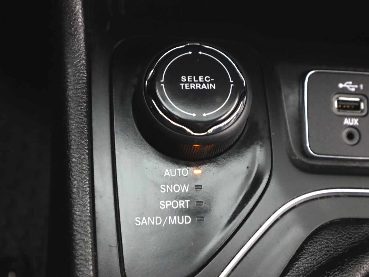 Vehicle image 26 of 49