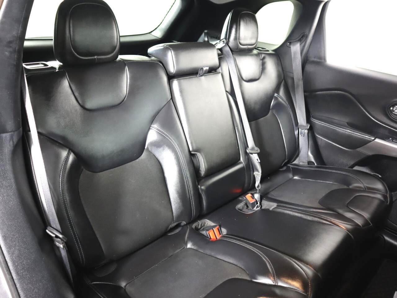 Vehicle image 43 of 49