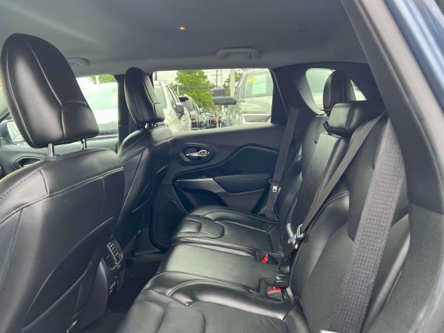 Vehicle image 8 of 37