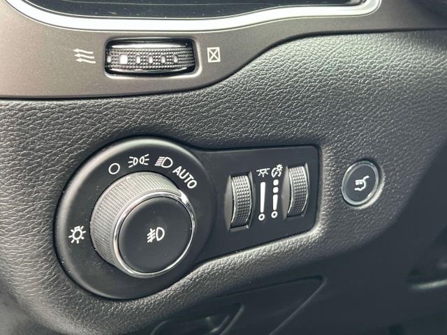 Vehicle image 18 of 37