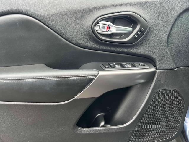 Vehicle image 17 of 37