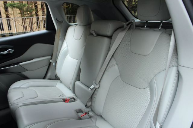 Vehicle image 21 of 46