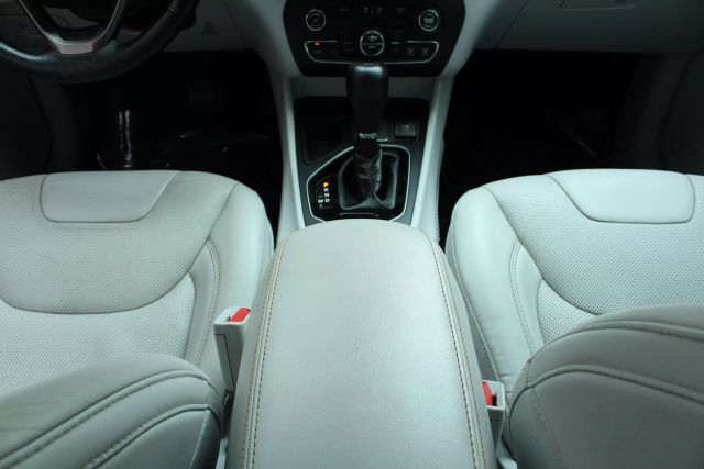 Vehicle image 27 of 46