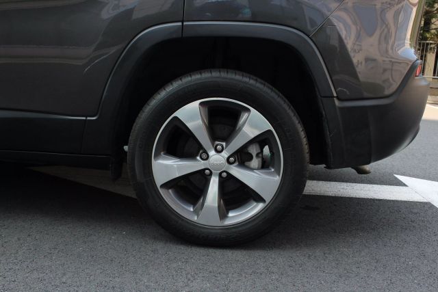 Vehicle image 11 of 46