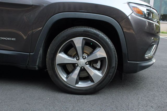 Vehicle image 8 of 46