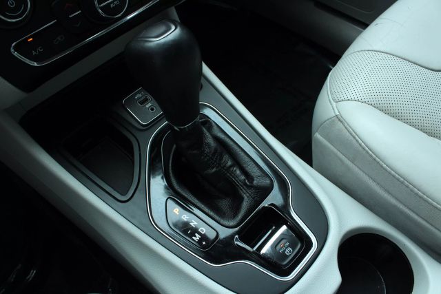 Vehicle image 43 of 46
