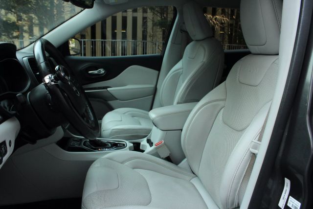 Vehicle image 18 of 46
