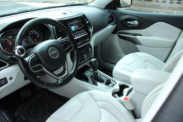 Vehicle image 13 of 46