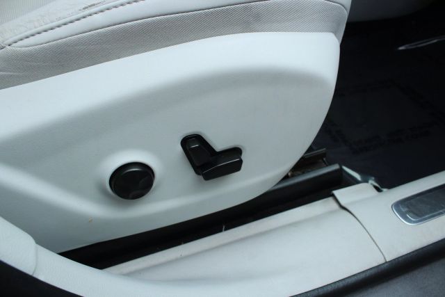 Vehicle image 34 of 46