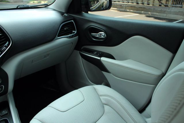 Vehicle image 26 of 46