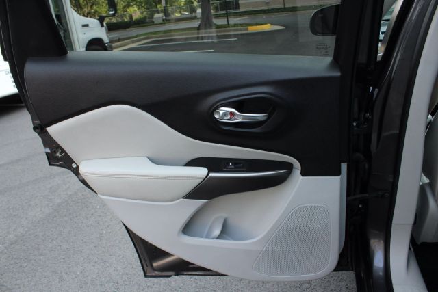 Vehicle image 19 of 46