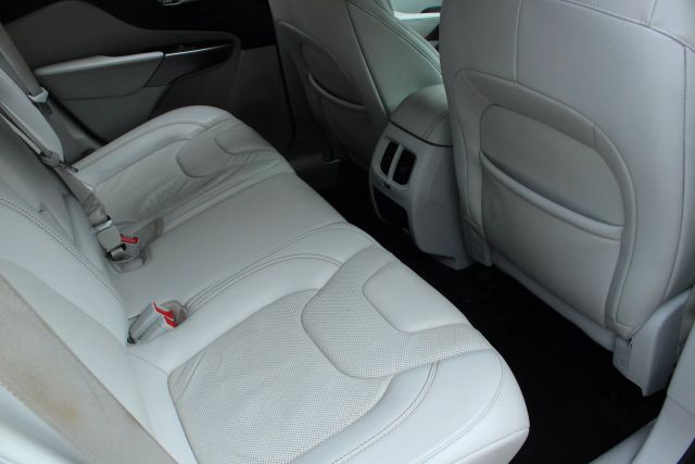Vehicle image 29 of 46
