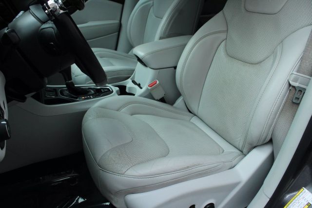 Vehicle image 17 of 46