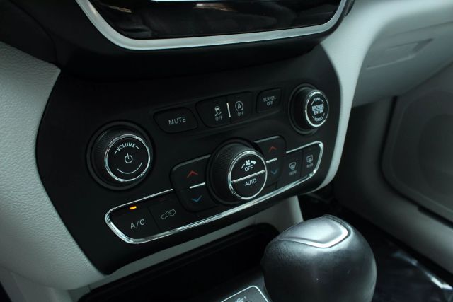 Vehicle image 42 of 46
