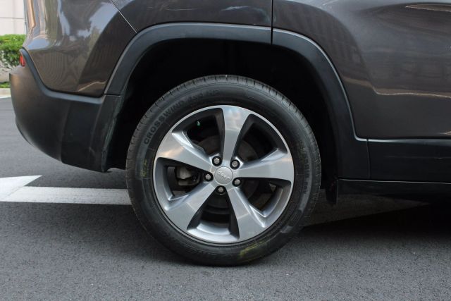 Vehicle image 9 of 46