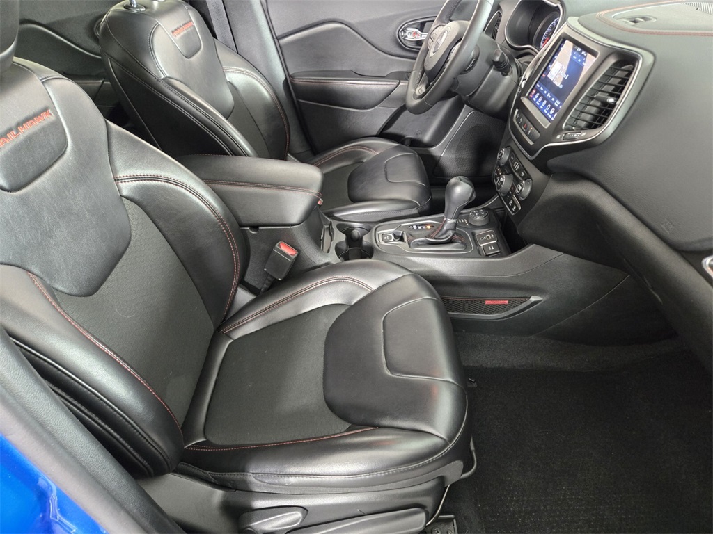 Vehicle image 18 of 40