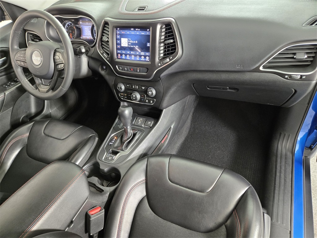 Vehicle image 19 of 40