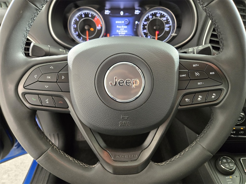 Vehicle image 25 of 40