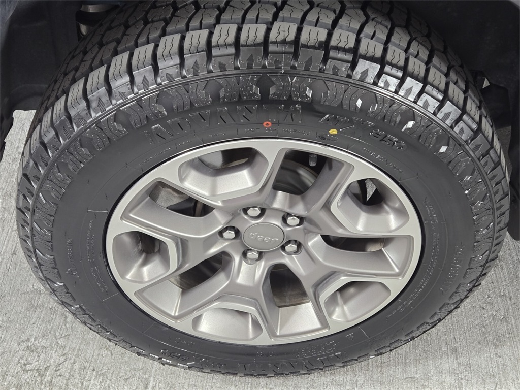 Vehicle image 9 of 40