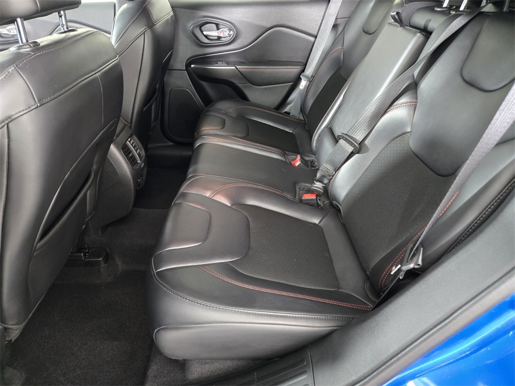 Vehicle image 15 of 40