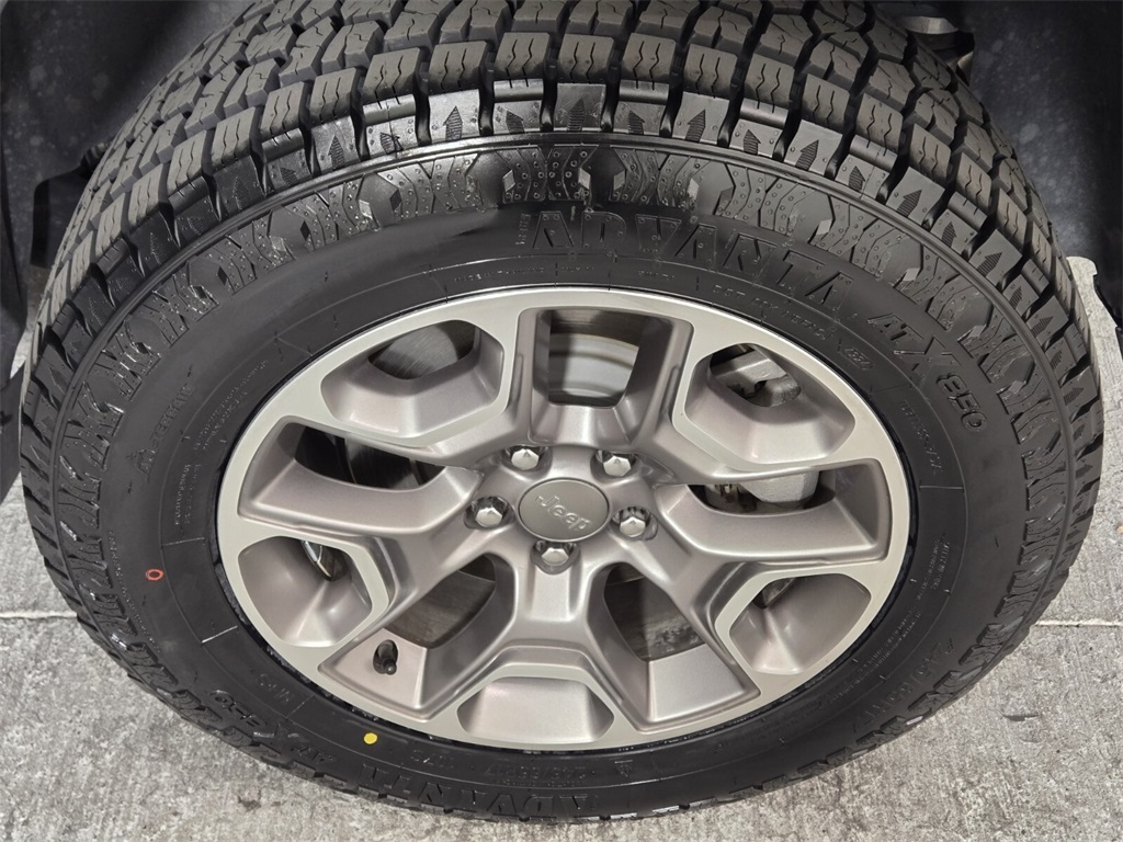 Vehicle image 12 of 40