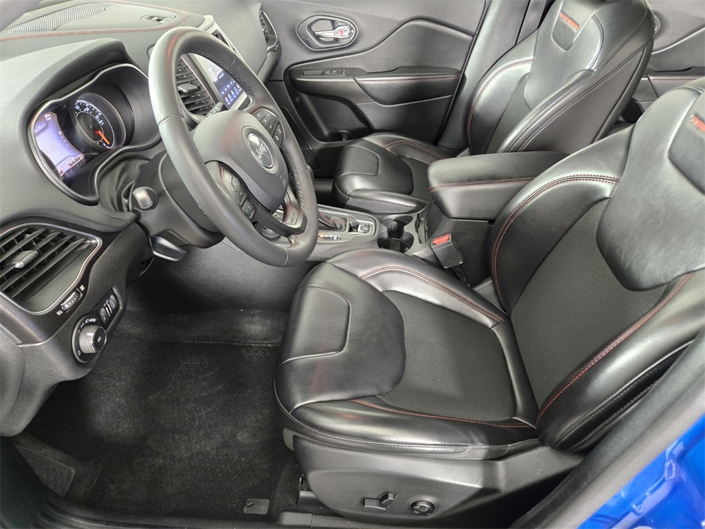 Vehicle image 13 of 40