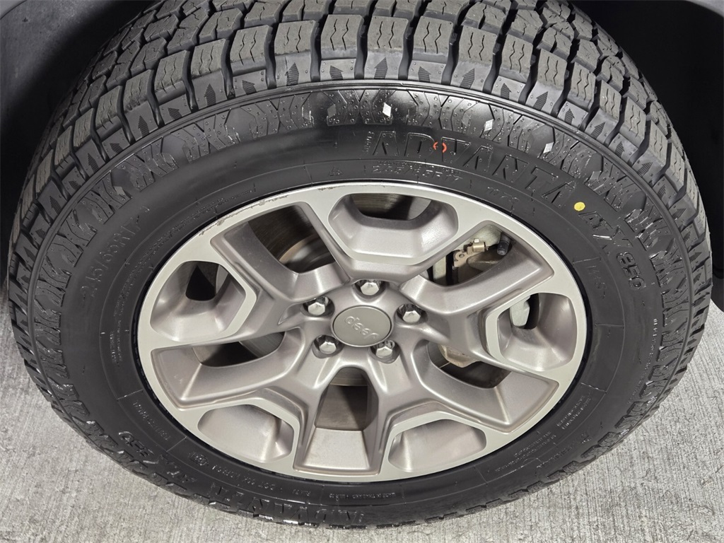 Vehicle image 10 of 40
