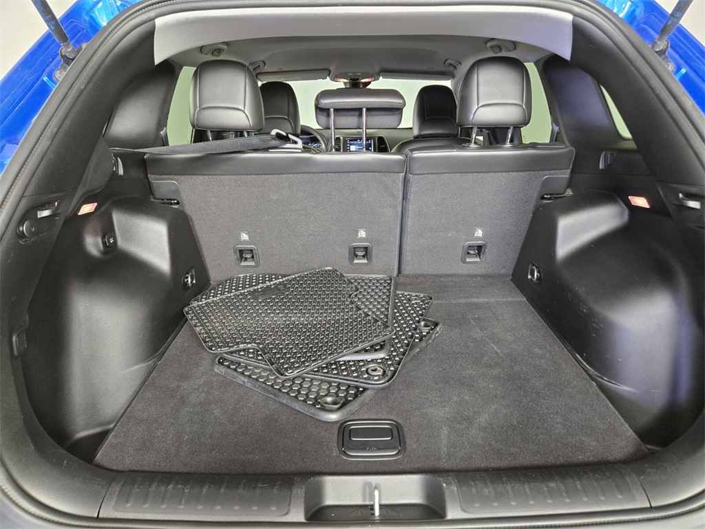 Vehicle image 16 of 40