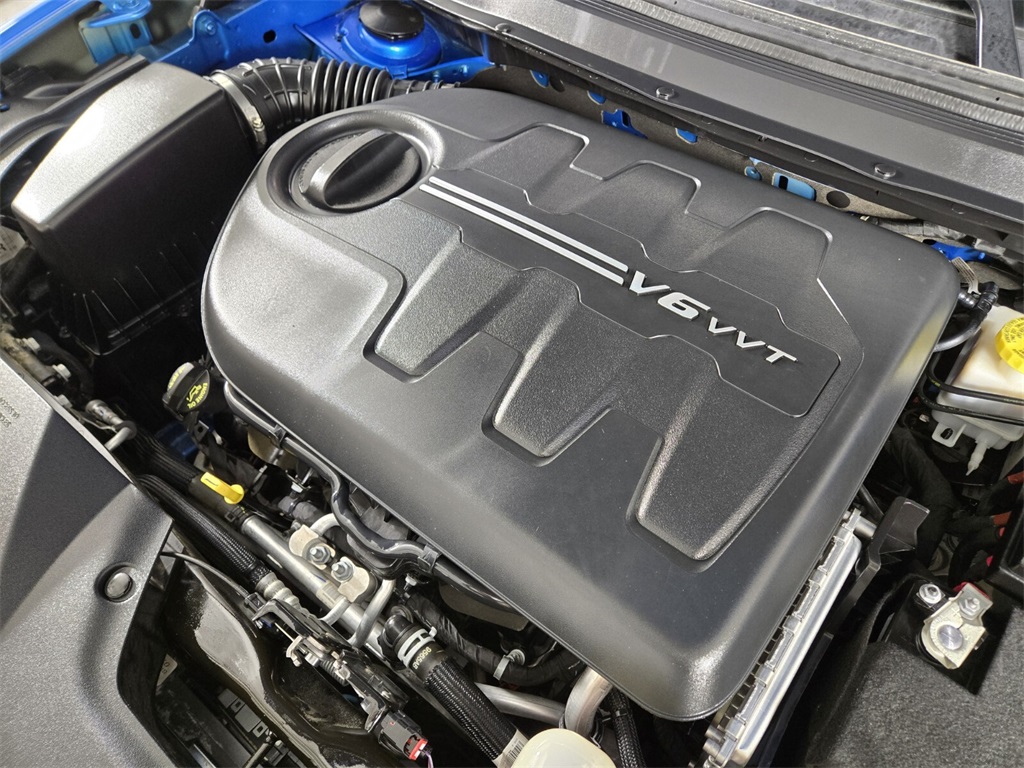 Vehicle image 21 of 40