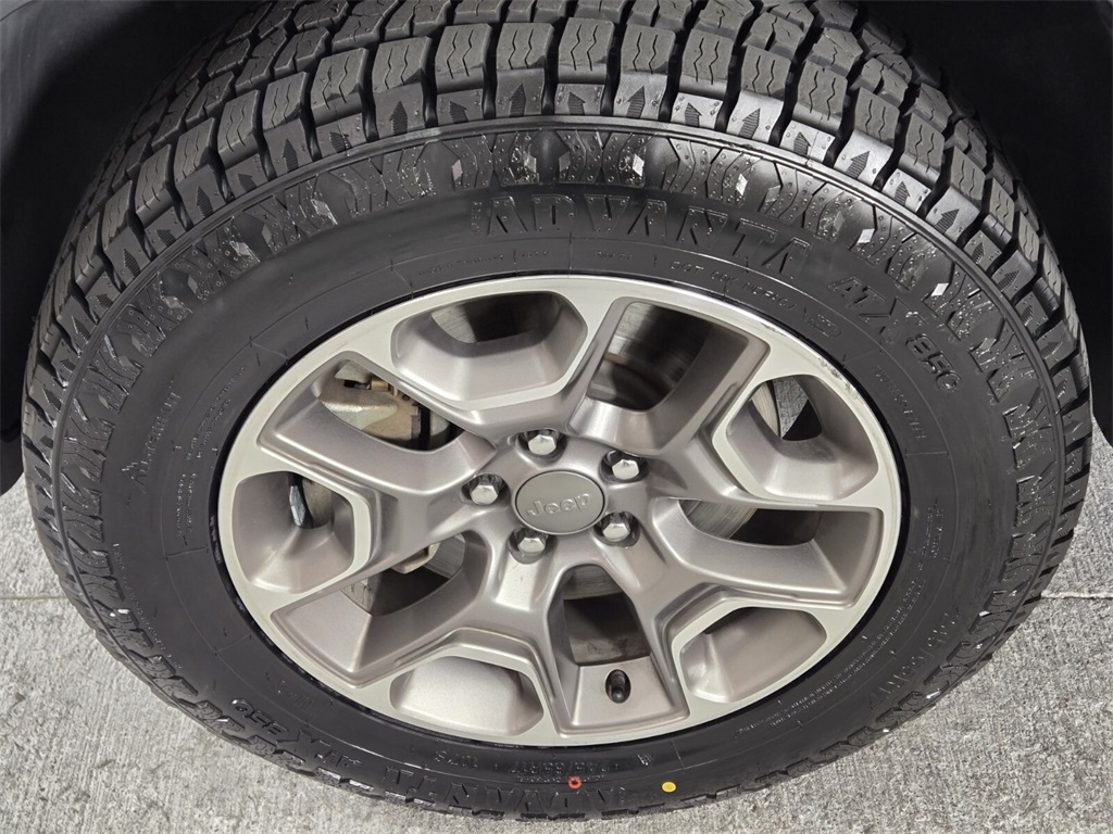 Vehicle image 11 of 40
