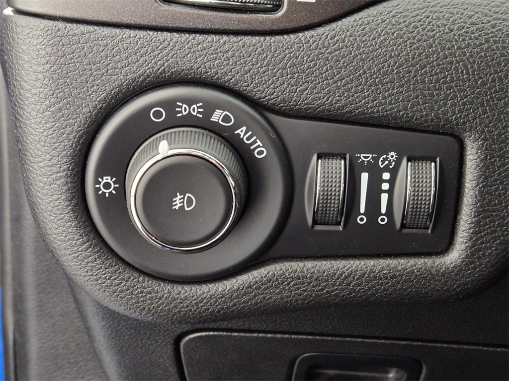 Vehicle image 24 of 40