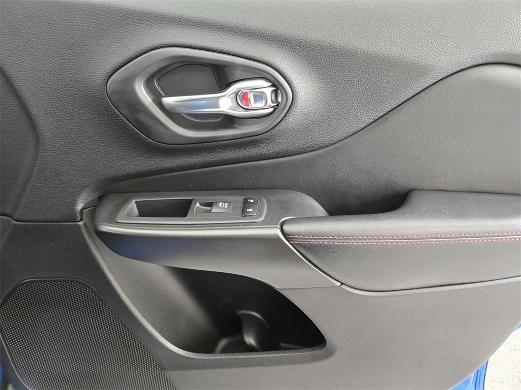 Vehicle image 20 of 40