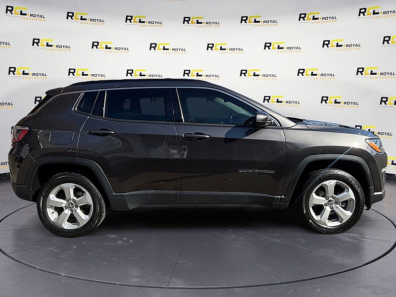 2020 Jeep Compass Latitude Image 4 of 29