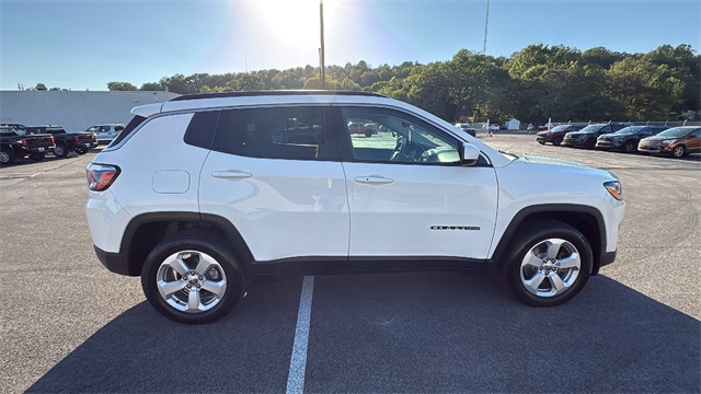 2020 Jeep Compass Latitude Image 3 of 28