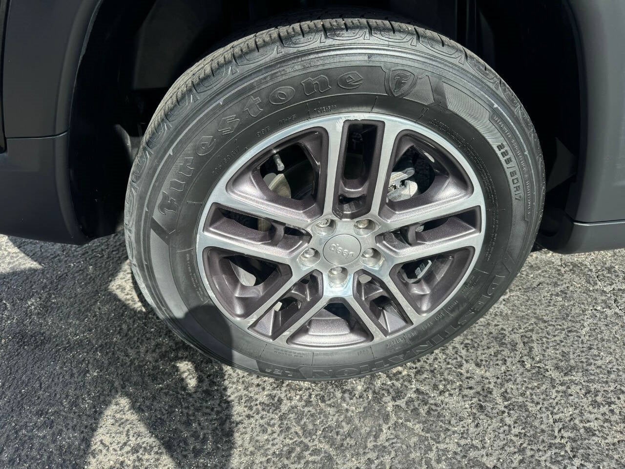 Vehicle image 33 of 44