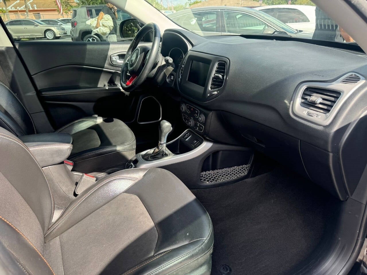Vehicle image 22 of 44