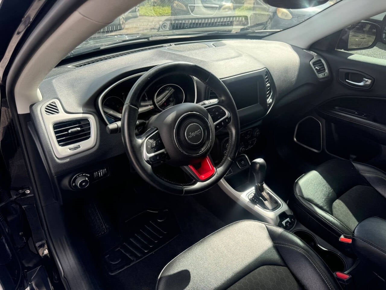 Vehicle image 19 of 44