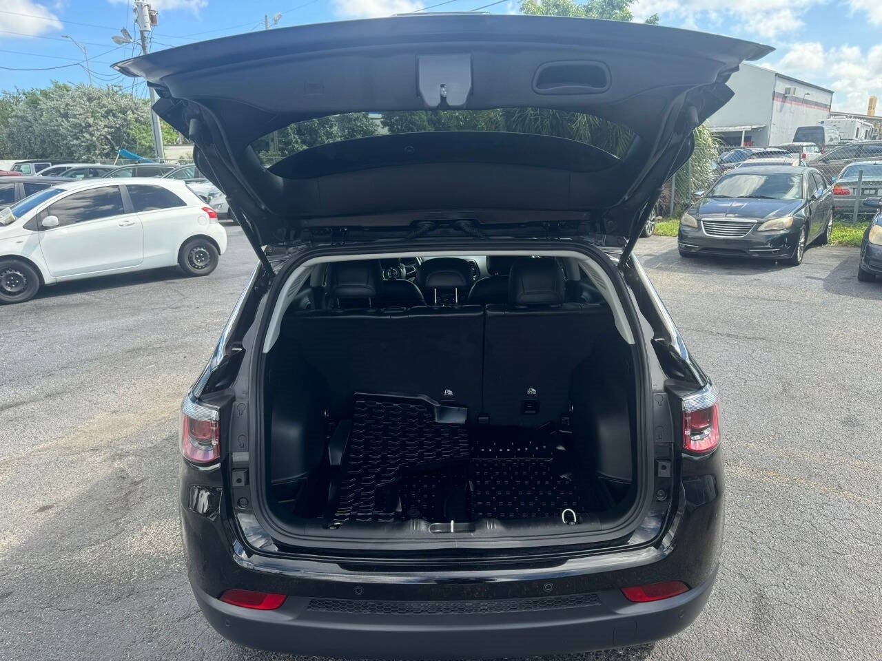 Vehicle image 17 of 44
