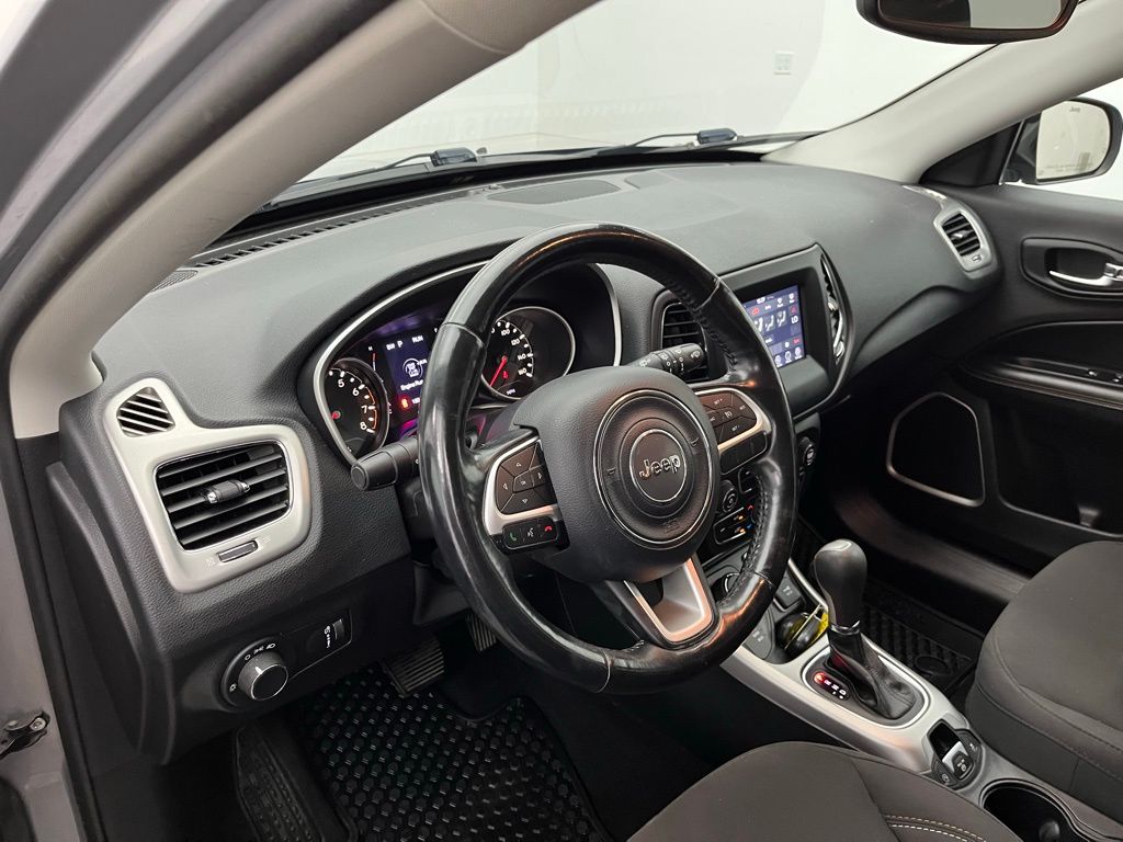 2020 Jeep Compass Sport Image 17 of 32