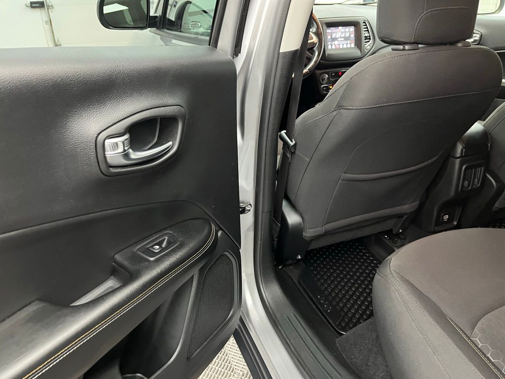 2020 Jeep Compass Sport Image 16 of 32