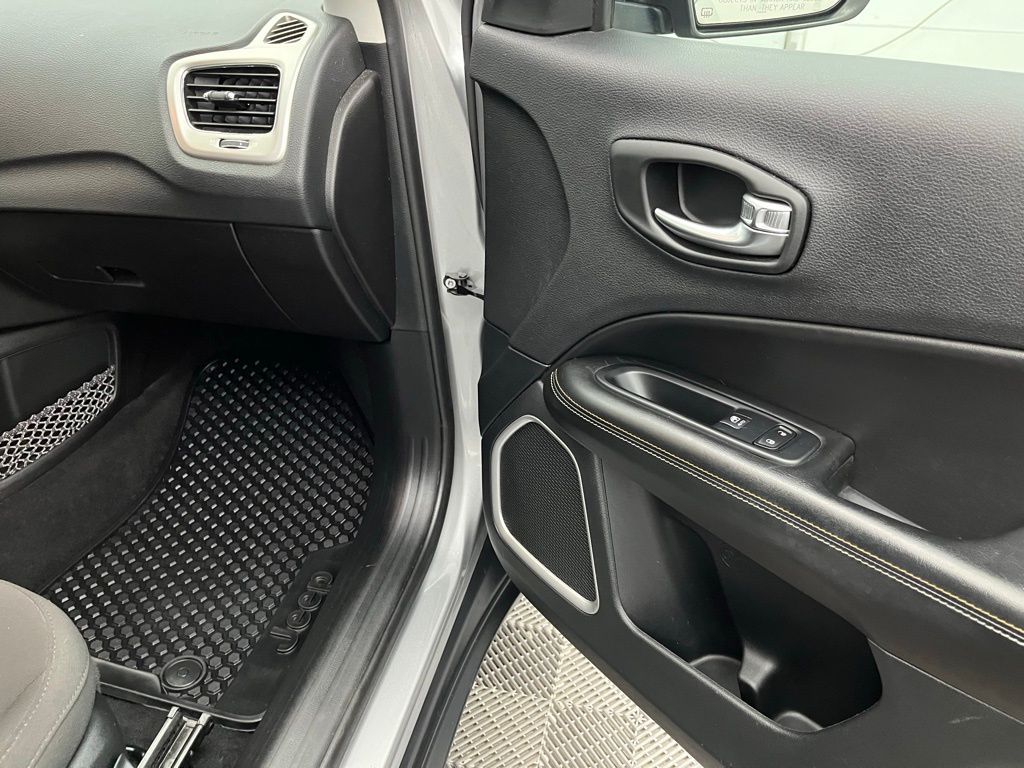 2020 Jeep Compass Sport Image 19 of 32