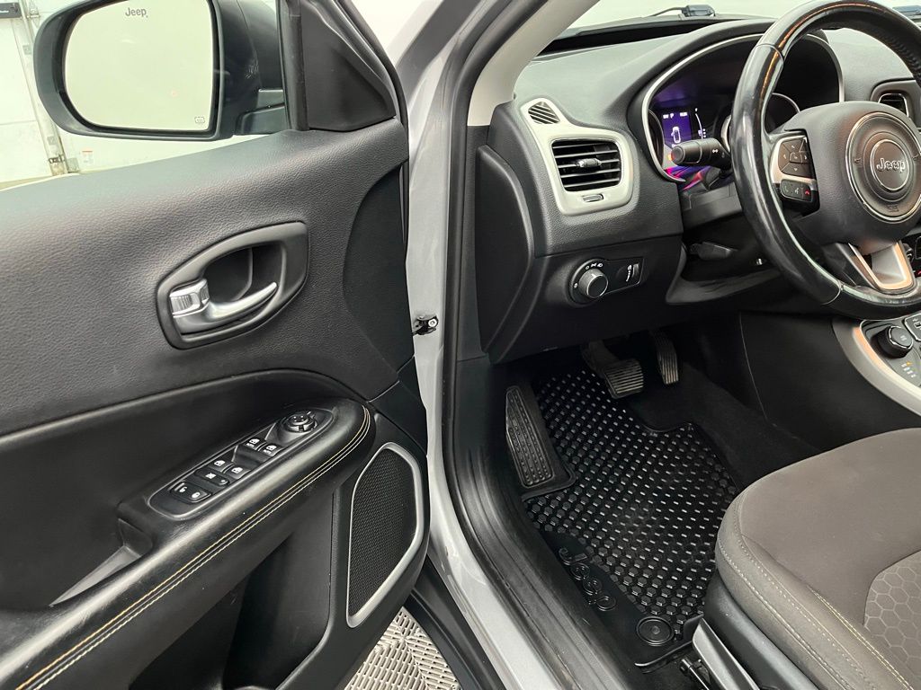 2020 Jeep Compass Sport Image 18 of 32