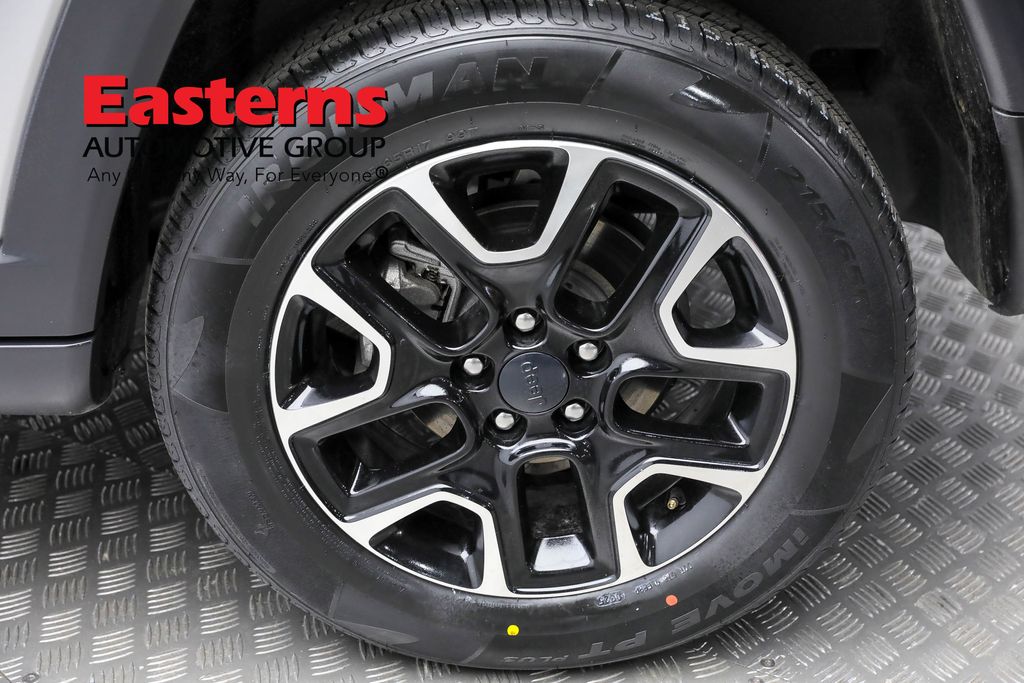 Vehicle image 38 of 61