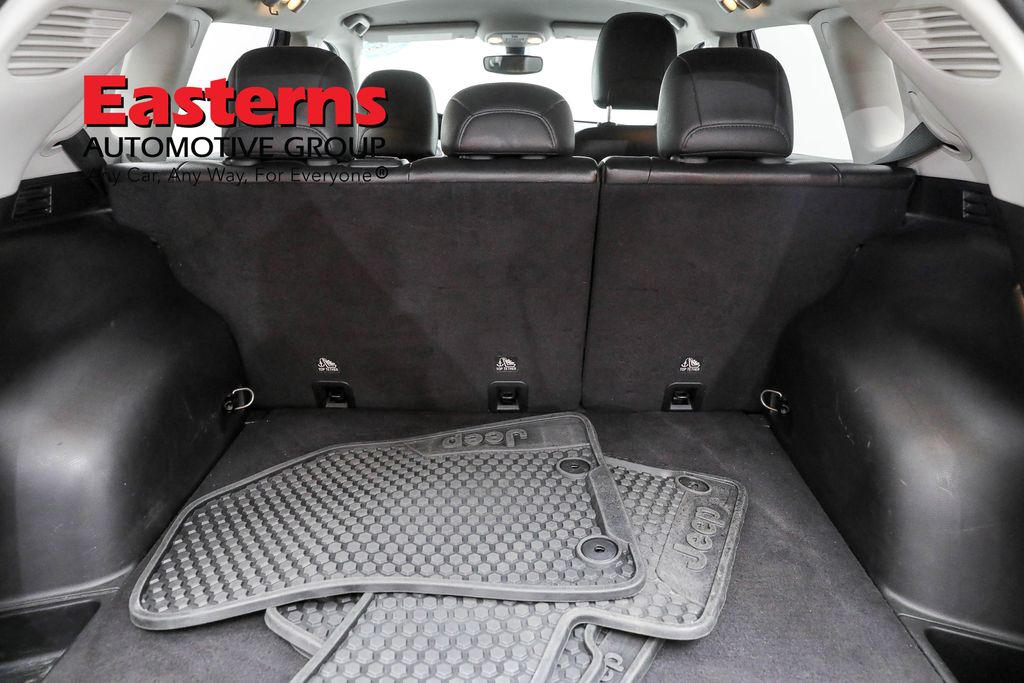 Vehicle image 39 of 61