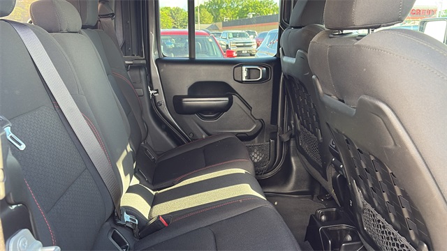 Vehicle image 25 of 29