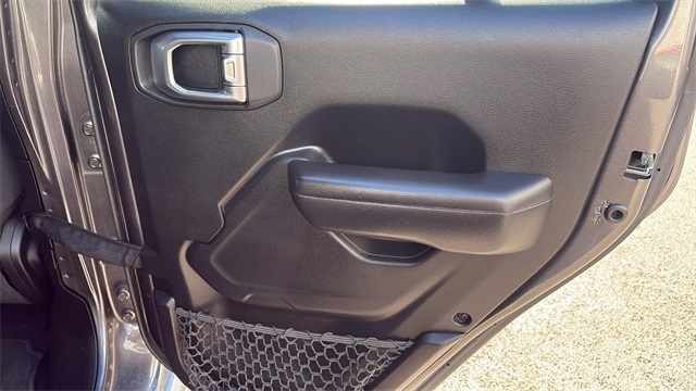 Vehicle image 26 of 29