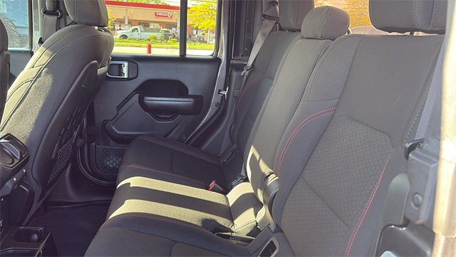 Vehicle image 21 of 29