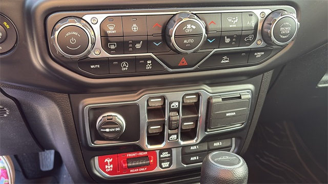 Vehicle image 14 of 29